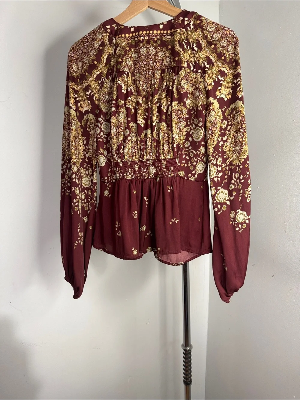 Free people Run free floral blouse in a chocolate combo color ballon sleeve sz s